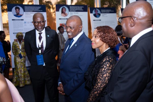 Event Botswana President Mokgweetsi Masisi and First lady Neo Jane Masisi viewing Young Scientists' posters